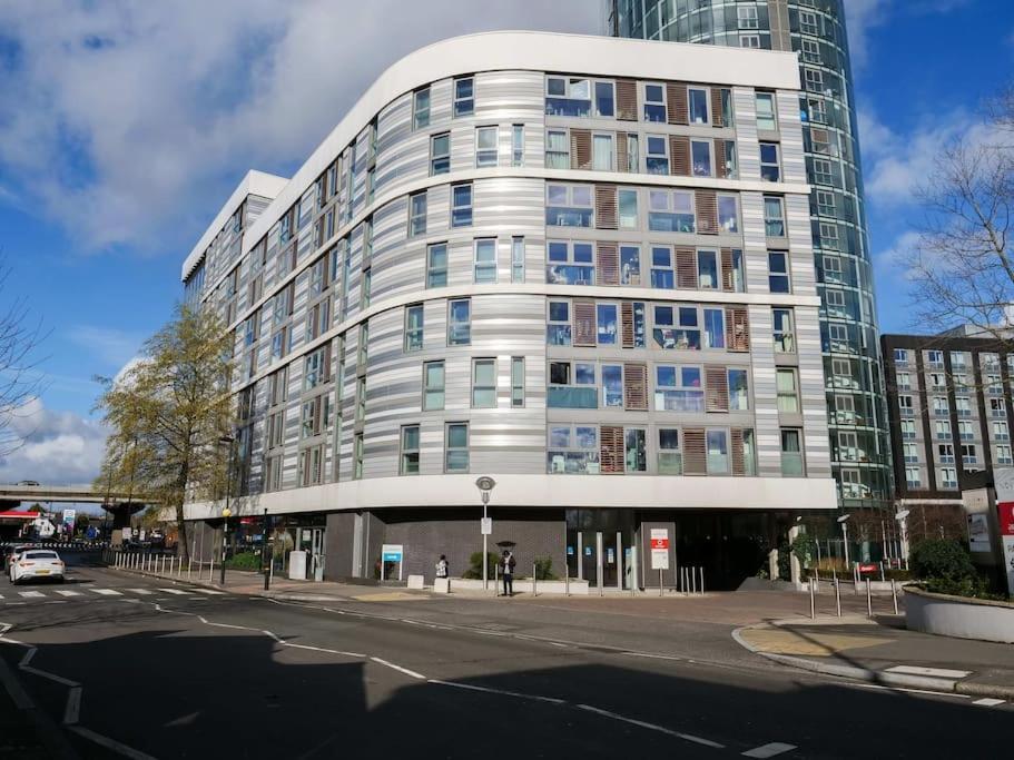 ロンドンStylish Urban Sanctuary With Parkingアパートメント エクステリア 写真